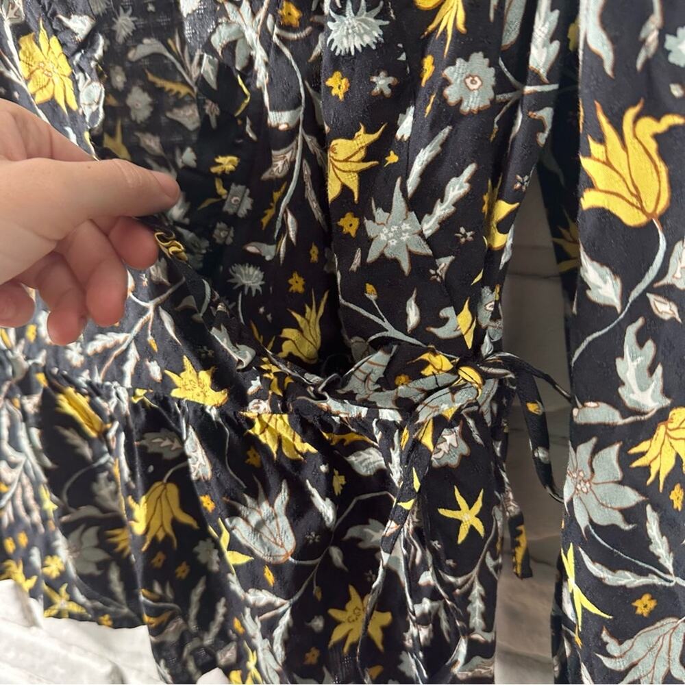 NWT Universal Thread Floral Wrap Top Size L - Picture 9 of 12